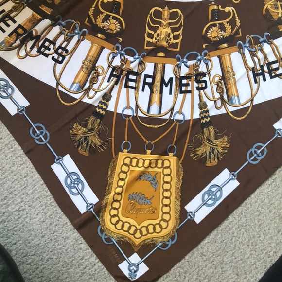 Authentic Cliquetis HERMÈS PARIS silk scarf Italy - Picture 10 of 16